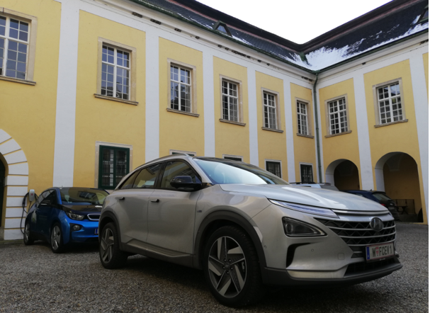 hyundai nexo w fcev 1 mortimer hydrochan electric charging bmw i3 schloss gobelsburg langenlois niederösterreich lower austria six senses kamptal hydrogen wine tasting winter test