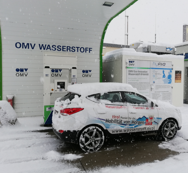 hyundai ix35 tucson fcev_hydrochan_innsbruck_münchen_munich_refuelling station_08012019_andechsstrasse omv_late afternoon_wasserstoff mobilität eco innovation hyfive