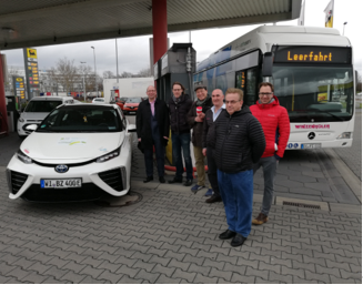 IMG_20190313_0935 toyota mirai fcv Mercedes evobus citaro fcell Mortimer hydrochan energytours Frankfurt industriepark höchst