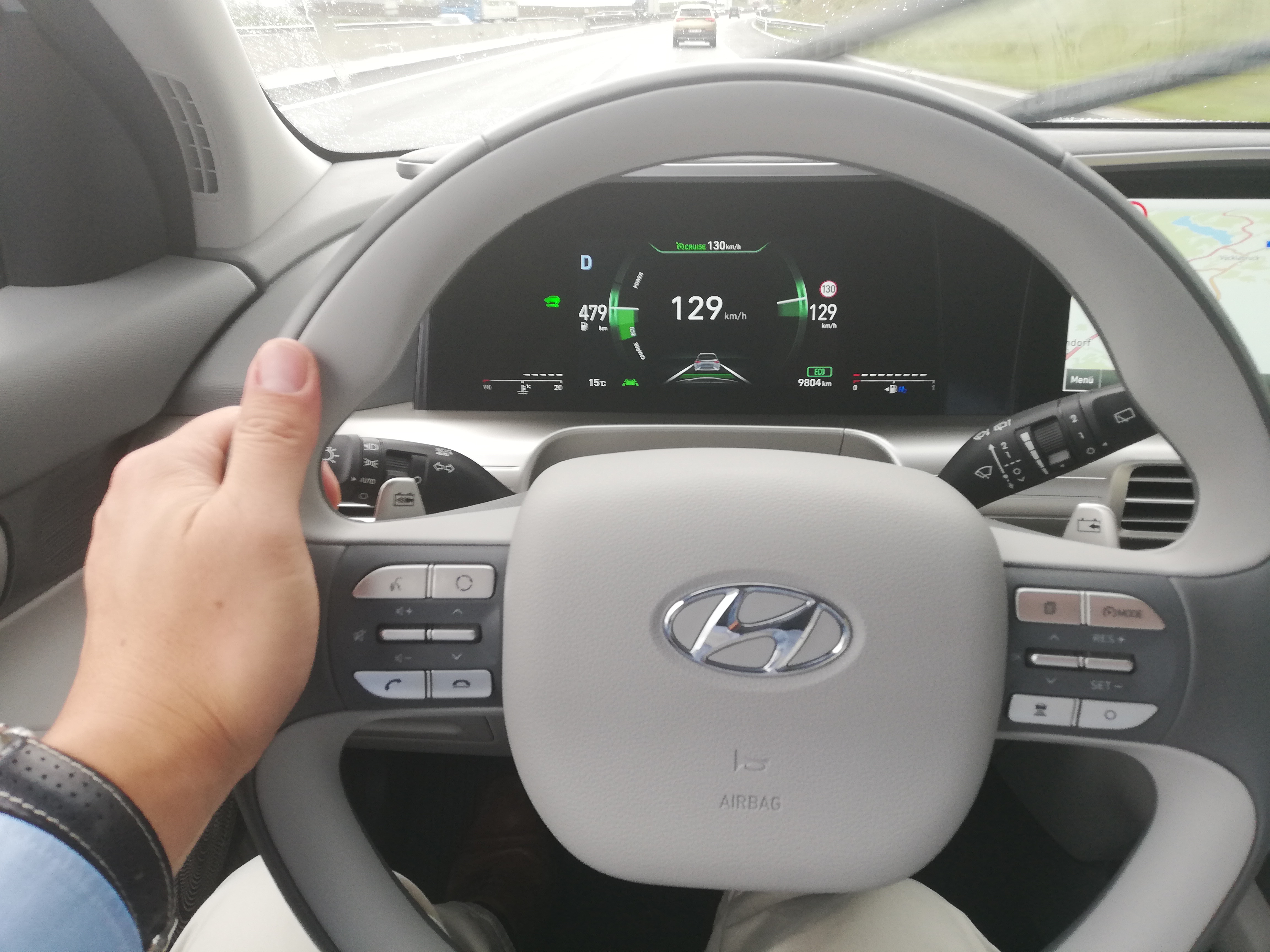hyundai-nexo-range-test-hydrochan-Vienna-Offenbach-Innsbruck dashboard tacho steering wheel