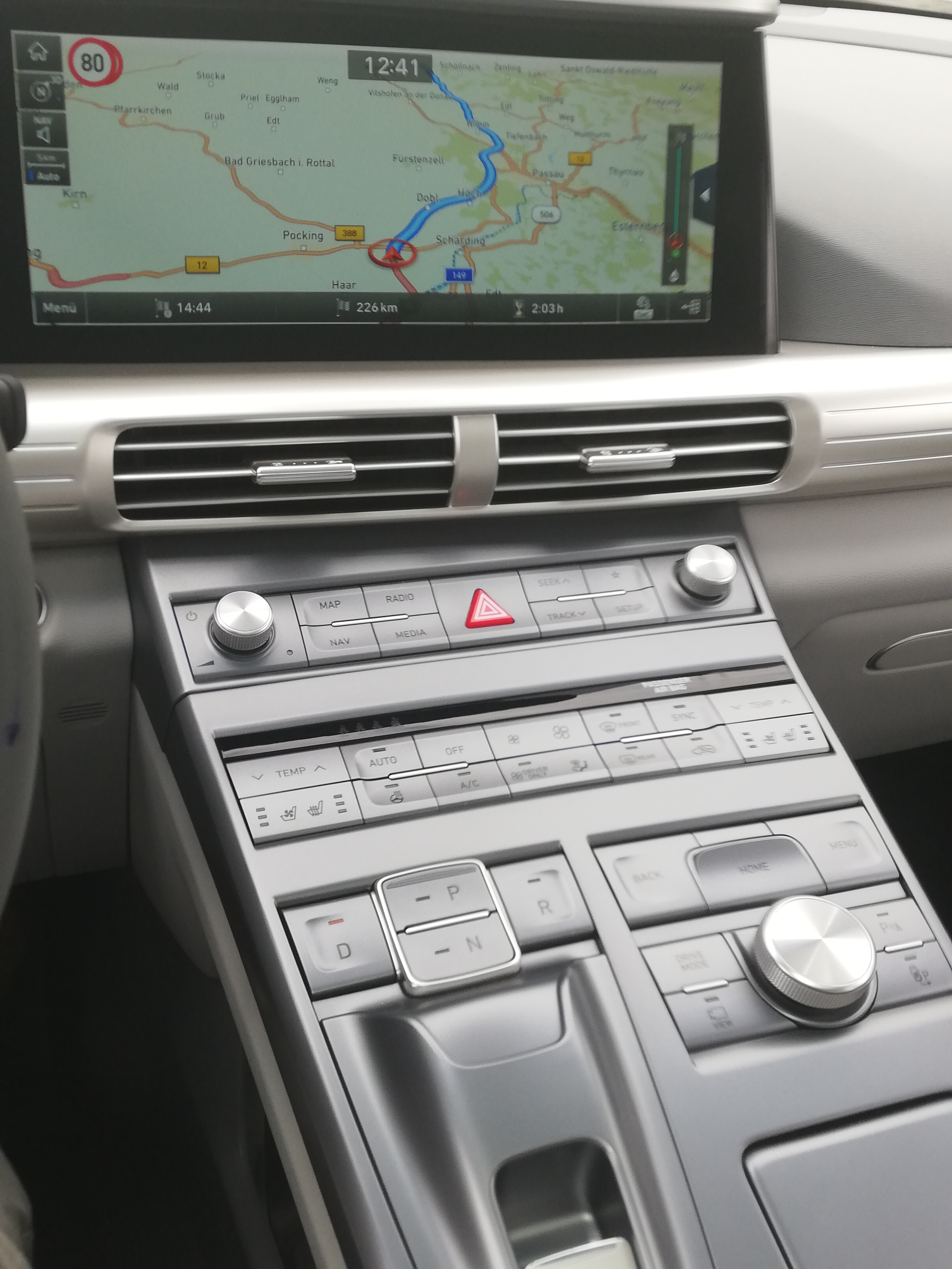 hyundai-nexo-range-test-hydrochan-Vienna-Offenbach-Innsbruck screen functions mittelkonsole bildschirm