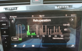 VW e-Golf Erste Begegnung Buddy Carsharing Birngruber Mautern_Mortimer hydrochan Schulz_rekuperation bildschirm fahrminuten bordcomputer balkendiagram grün wh