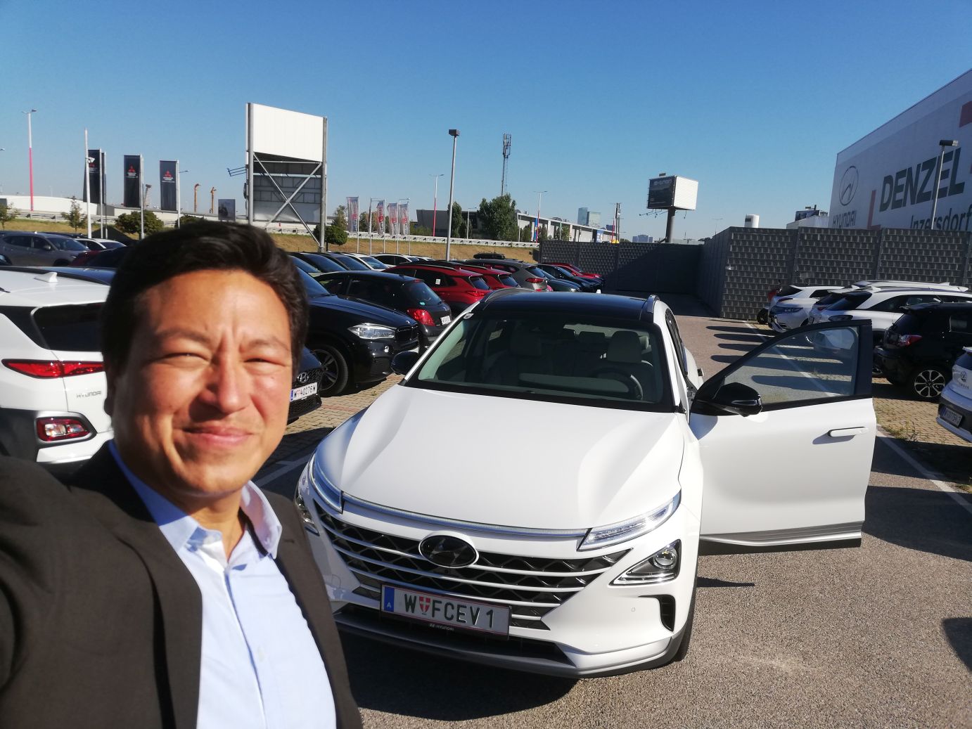 hyundai nexo 598 hydrogen Wasserstoff FCEV_mortimer Schulz hydrochan thank you hyundai front view